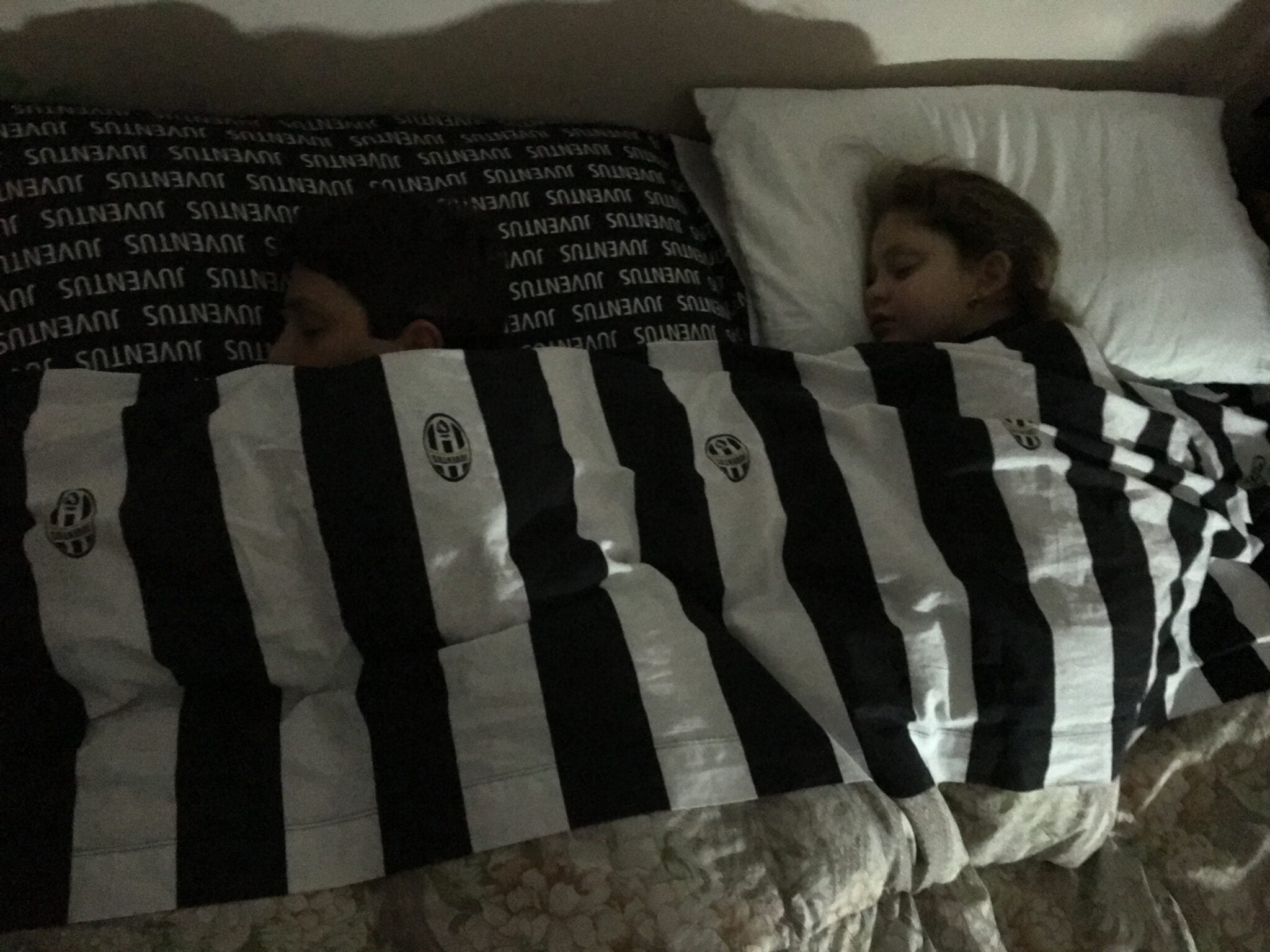 Eugenio e Francesca dormono nel lettino 2016