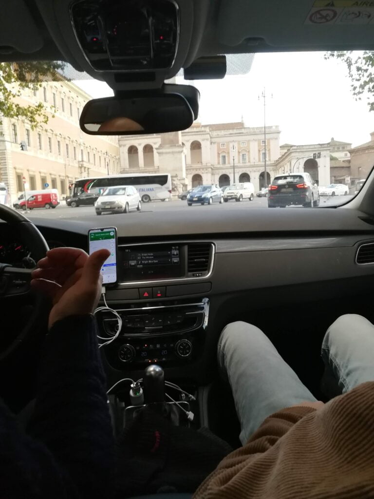 Eugenio e Remigio in auto in giro per Roma: silenzio è notte
