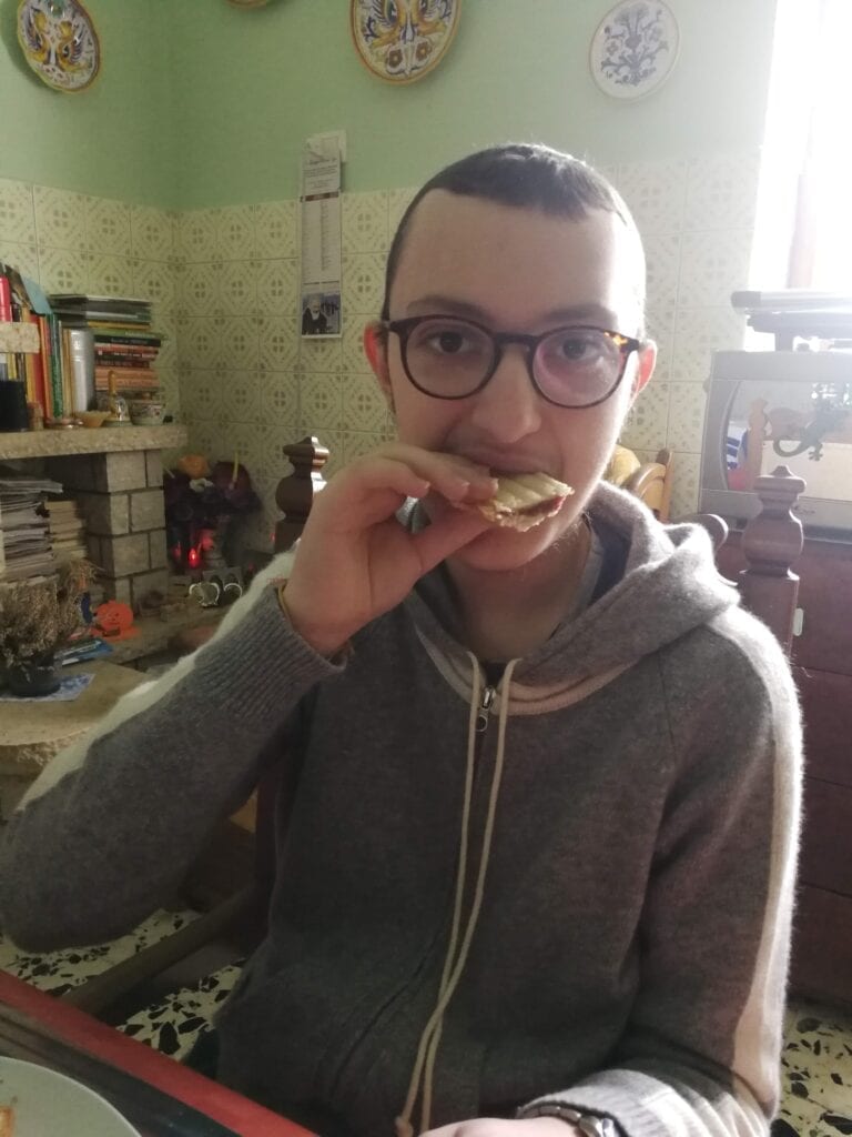 Eugenio a colazione con toast pancetta e galbanone