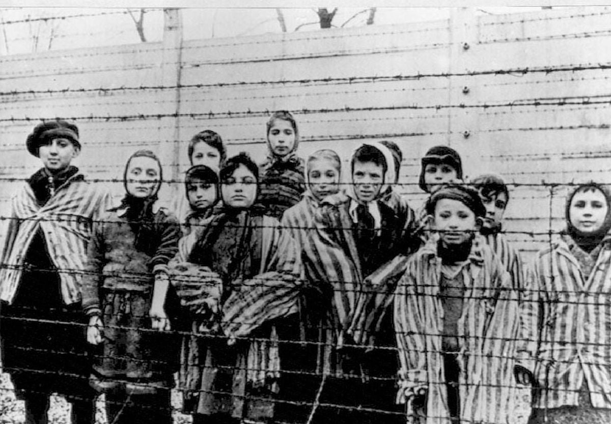 ebrei in campo di concentramento