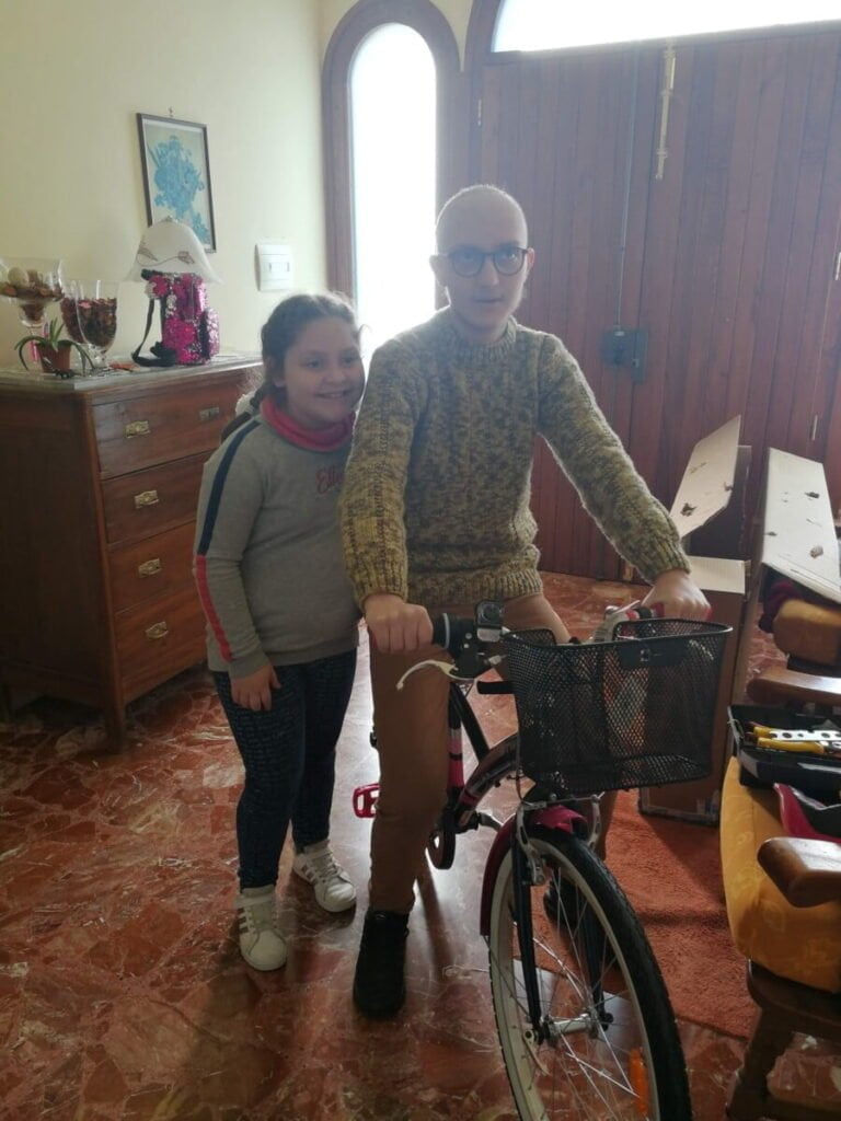 Eugenio sulla bici nuova di Francesca