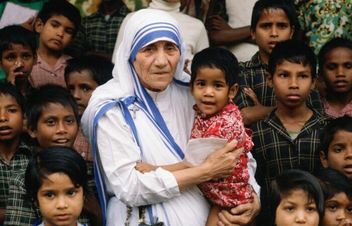 Madre Teresa con bambini