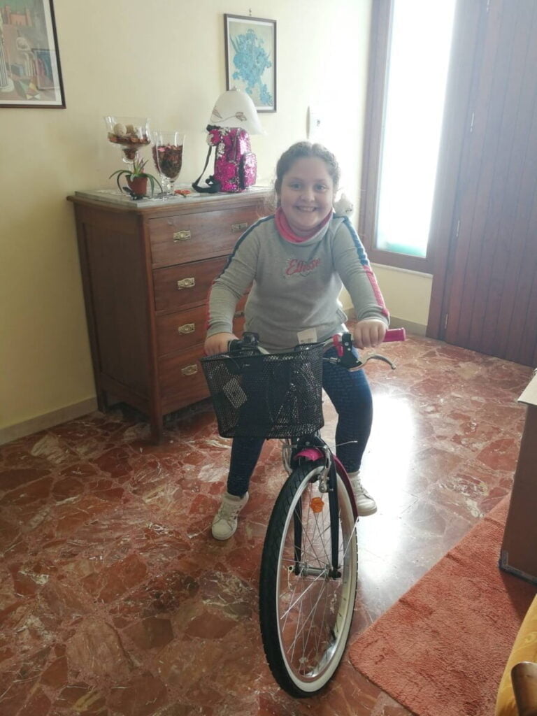 Francesca sulla nuova bici