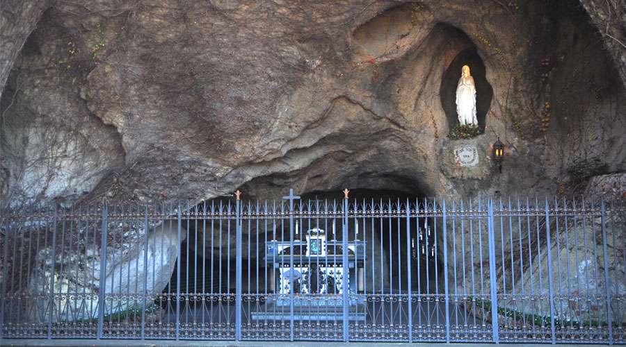 grotta di Lourdes in Vaticano
