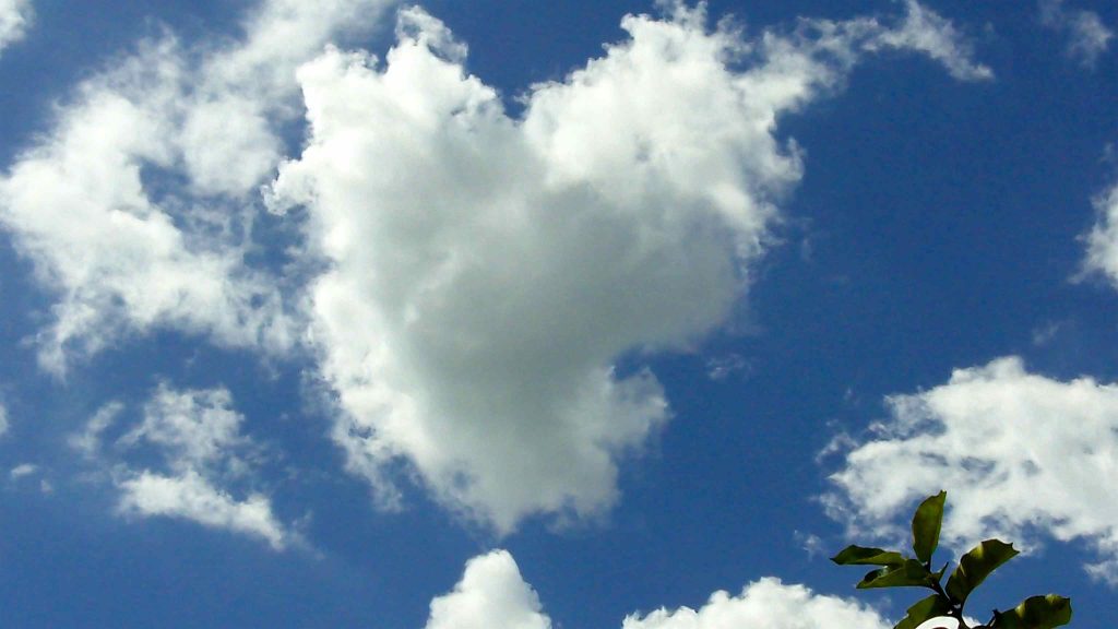 nuvola a forma di cuore