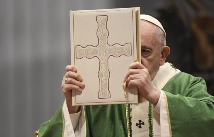Papa Francesco eleva la Parola di Dio